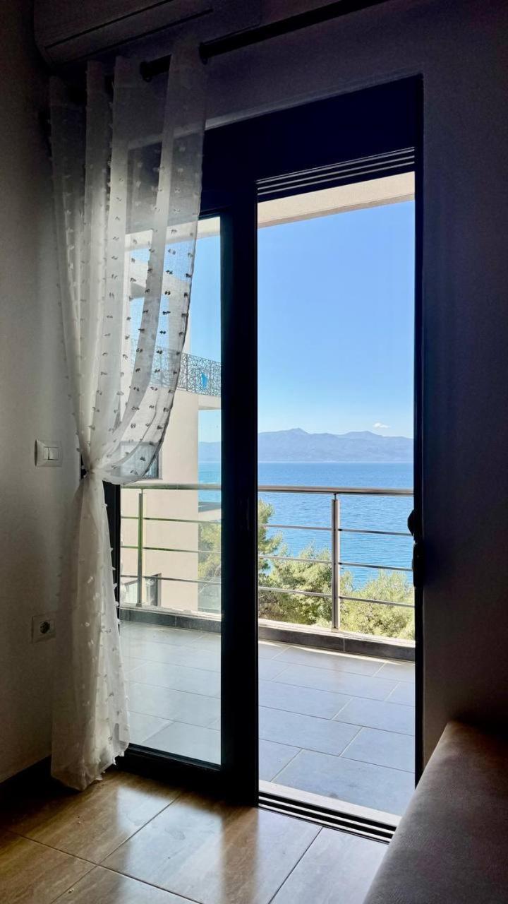 4 Seasons Sea View Apartment ซารานเดอ ภายนอก รูปภาพ