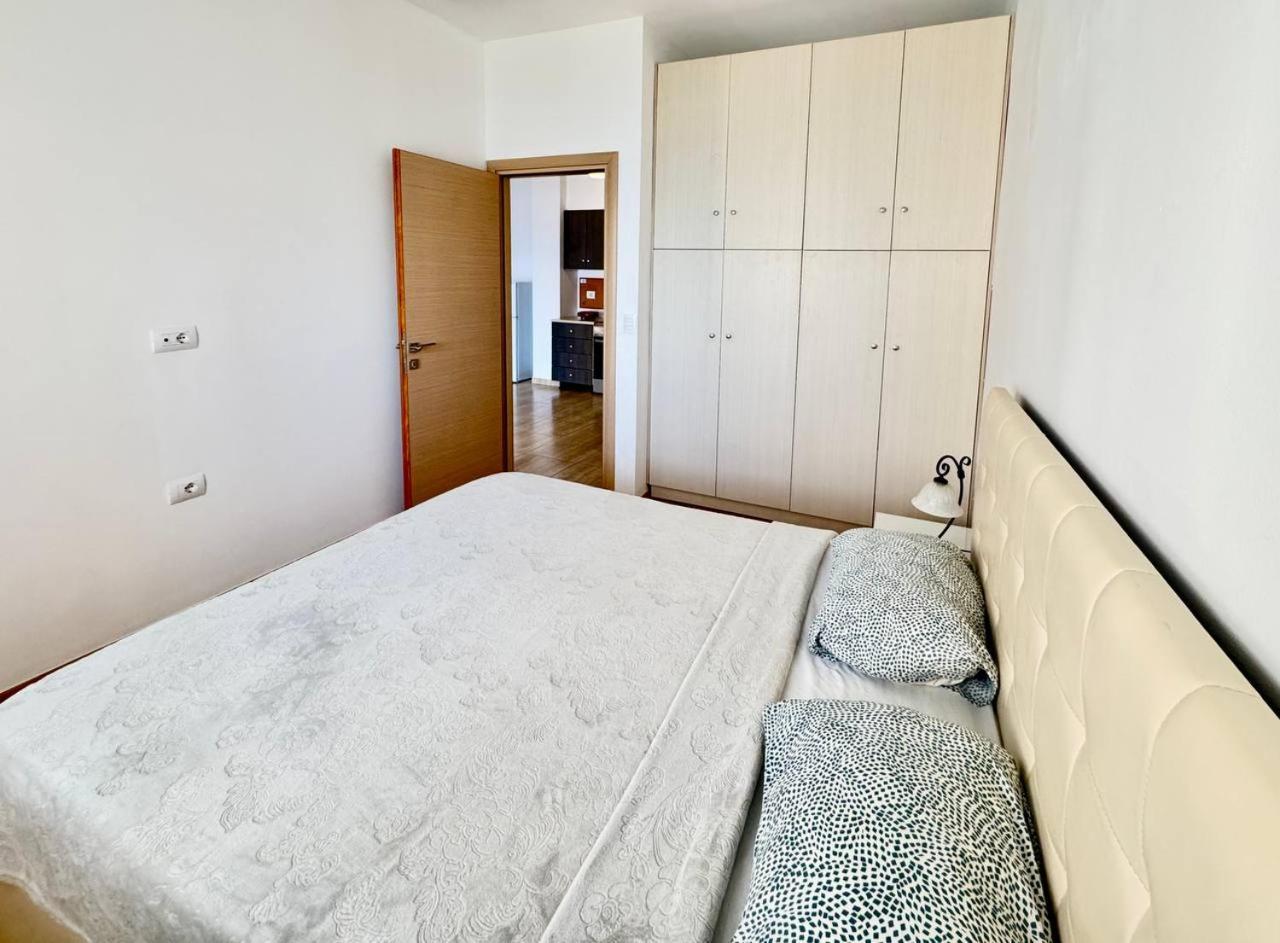 4 Seasons Sea View Apartment ซารานเดอ ภายนอก รูปภาพ